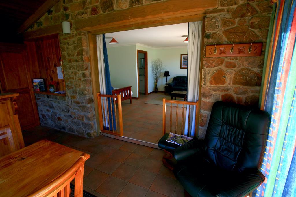 The Penguin Room - Tidelines Of Бичено Номер фото